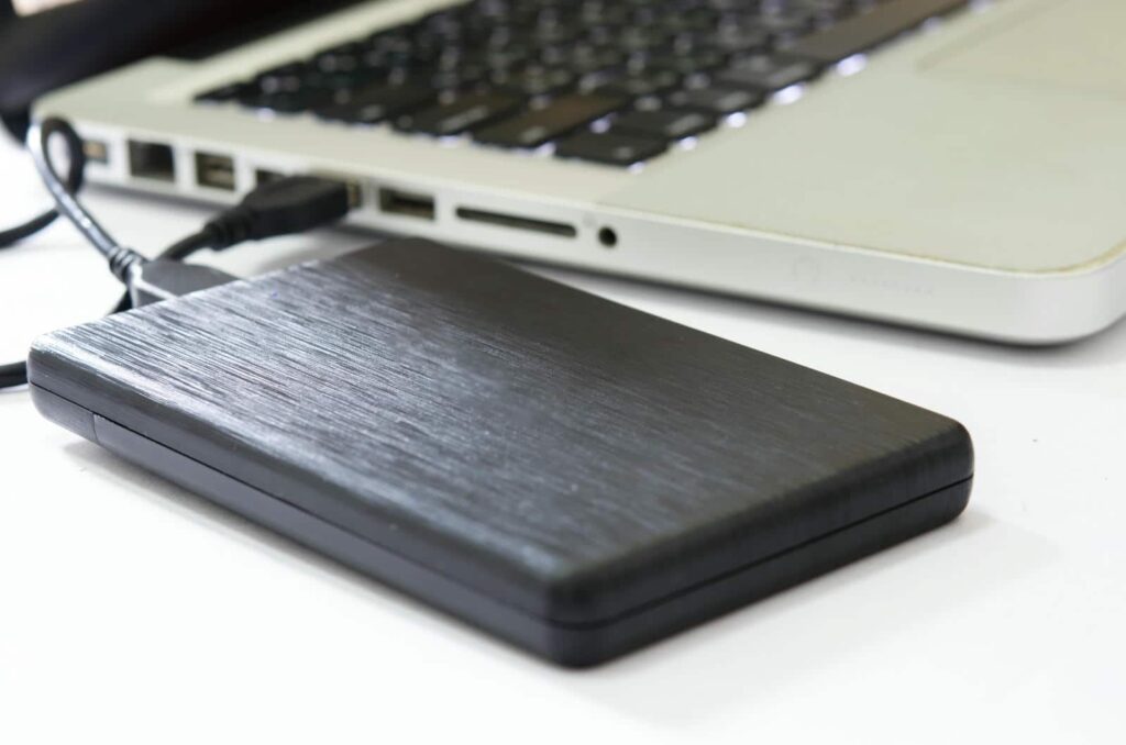 Branchement permanent des disques durs externes